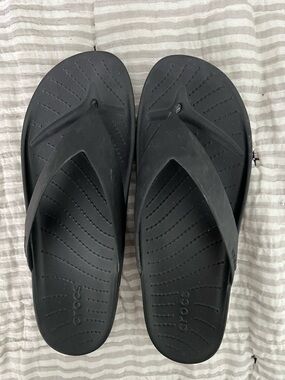 CROCS Men’s Black Thong Sandals